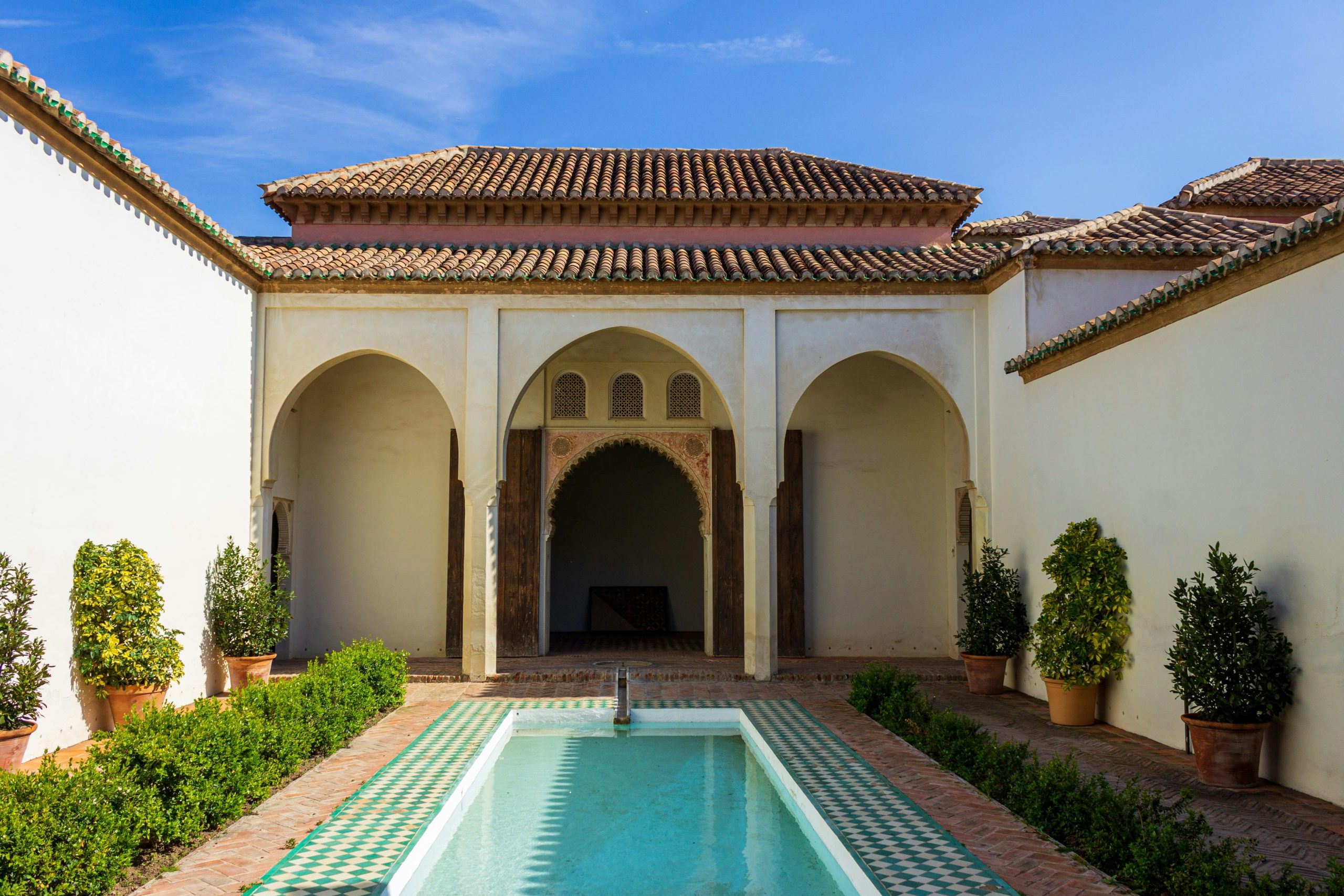 piscina interna del cortile dell'alcazaba de malaga