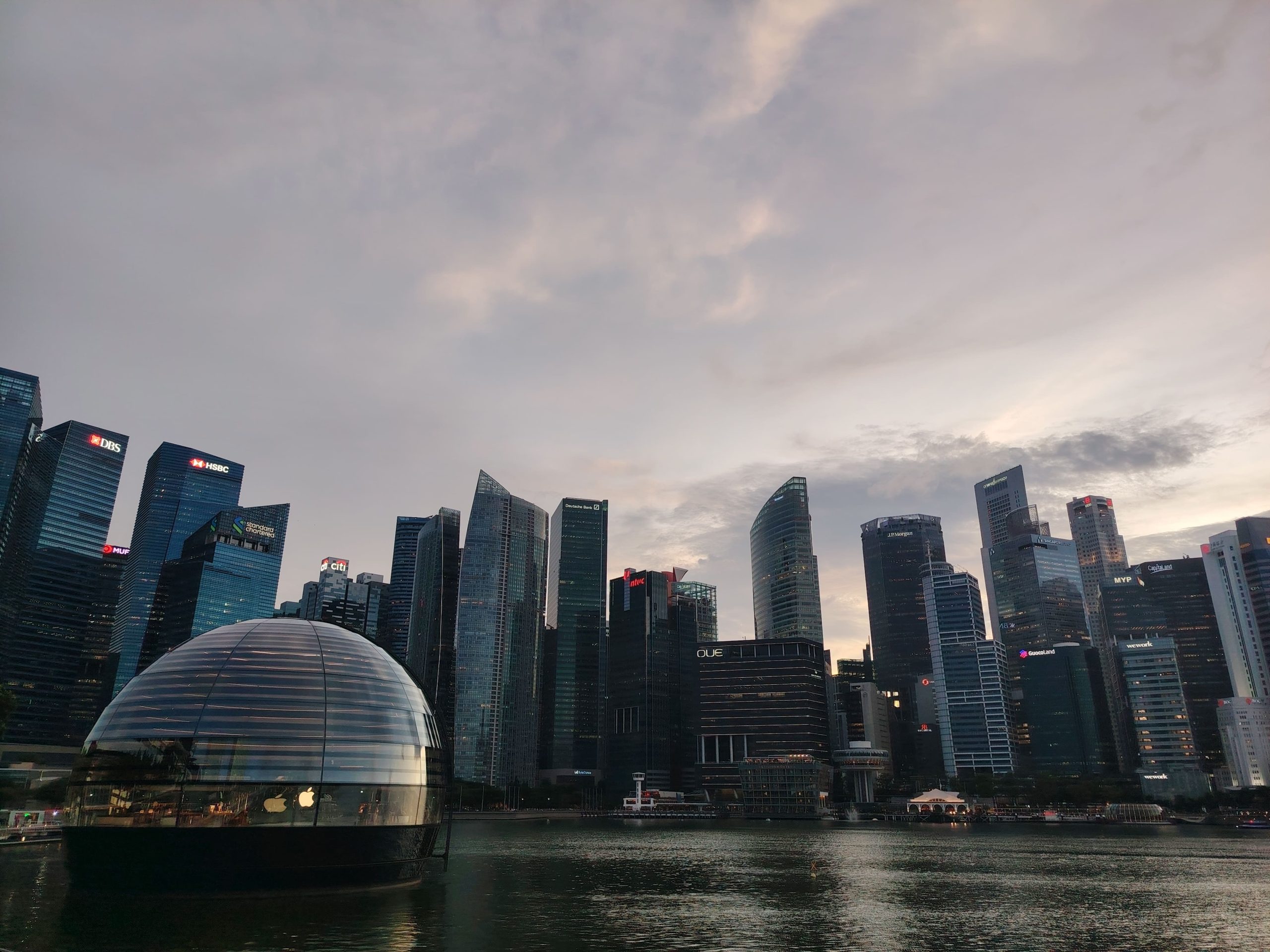 skyline di Singapore al tramonto